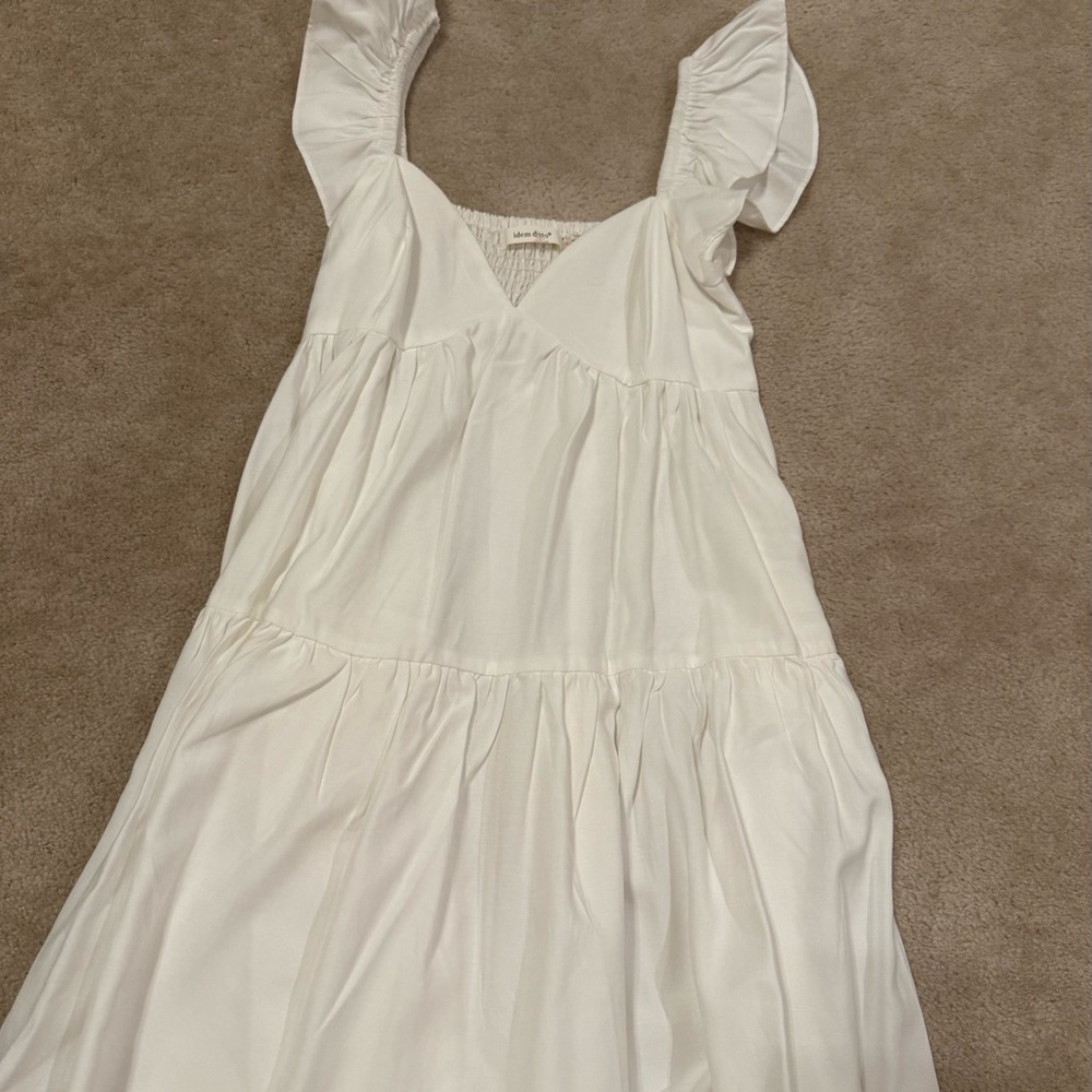 Elegant White Sleeveless Dress